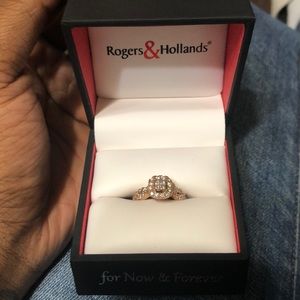 Engagement ring, comes with lifetime warranty